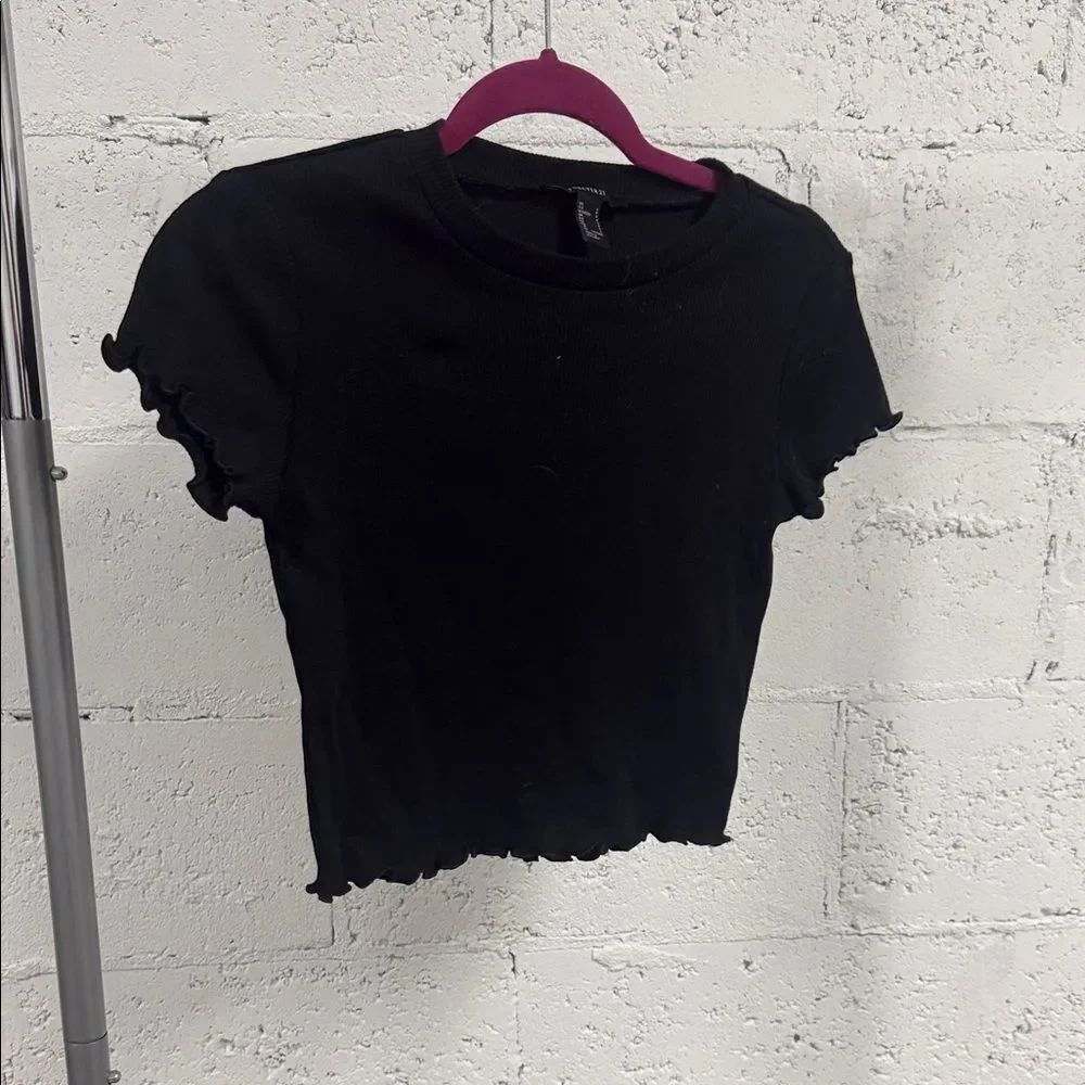 Black Ruffled Hem Women's Top Size Small - LIKE NEW Black Crop Top